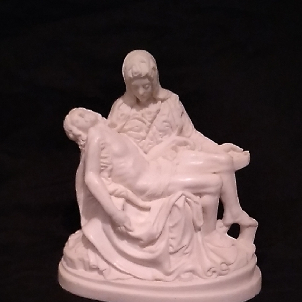 Pieta White Figurine Sculpture (B1)